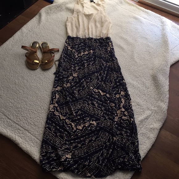 🆕 Lace and Navy Maxi Dress - Picture 4 of 4